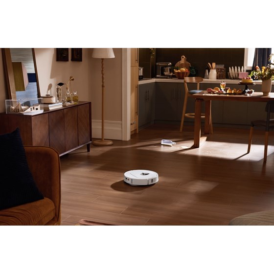 Roborock Qrevo 5AE robotski usisavač s postajom za samočiščenje, bijeli