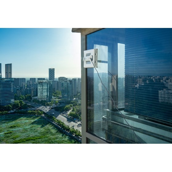 HUTT WINDOW CLEANING ROBOT A1