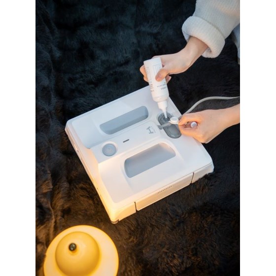 HUTT WINDOW CLEANING ROBOT A1